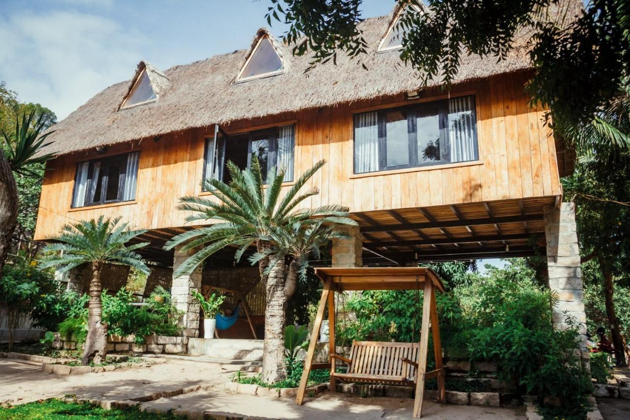 Villa Dao Hoa Vang Cam Ranh - Venuestay Exteriör bild